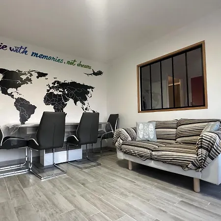 - 6 Voyageurs - Proche De La *