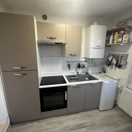 - 6 Voyageurs - Proche De La